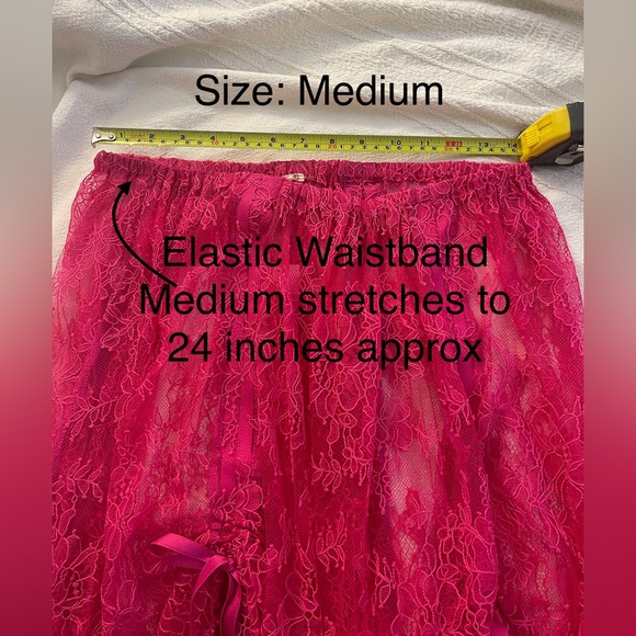 New with tag. Kimchi Blue Maeve Sheer Lace Midi Skirt Urban Outfitters - Picture 9 of 9